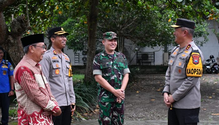 Sinergitas TNI/Polri Terjalin Erat, Dandim 0822 Bondowoso Hadiri Penyambutan Kapolda Jatim