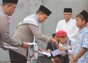 Kapolres Probolinggo Berikan Santunan Anak Yatim saat Resmikan Musholla Al-Kautsar