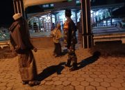 Tingkatkan Kamtibmas di Wilayah Teritorial, Babinsa Posramil 0822/15 Ijen Lakukan Pengamanan Tarawih