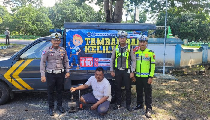 Mudik Lebaran, Polisi di Situbondo Siapkan Layanan Patroli Tambal Ban Gratis di Jalur Hutan Baluran