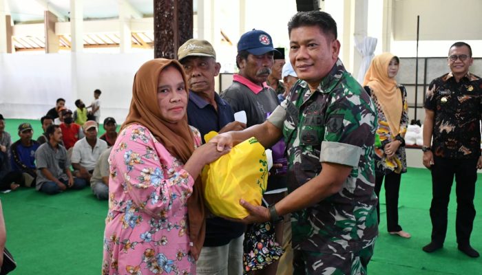 Kasdim 0822 Bondowoso Hadiri Santunan 100 Paket Bagi Lansia Dan Dhuafa