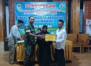 Pendampingan Penyaluran BLT DD oleh Babinsa Koramil 0822 /07 Maesan, Demi Terciptanya Keamanan dan Kondusifitas 