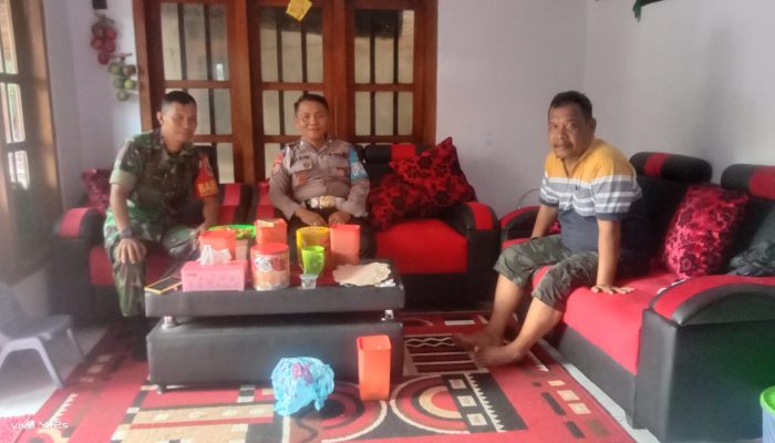 Sinergitas TNI/POLRI, Babinsa Bersama Bhabinkamtibmas Cermee  Sambangi Warga