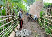 Ciptakan Lingkungan Rapi dan Terawat, Babinsa 0822/14 Ajak Masyarakat Gelar Karya Bakti