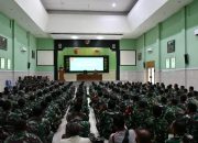 Dandim Berikan Jam Komandan Kepada Seluruh Prajurit dan PNS Kodim 0822/Bondowoso Di Aula Makodim