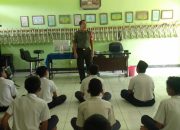 Babinsa Tangsil Wetan Serka Dwi Joko Perkuat Wawasan Kebangsaan di MTSN 1 Wonosari, Bondowoso