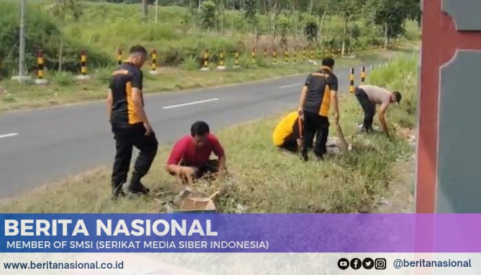 Jelang Hari Bhayangkara Ke-78, Polsek Maesan Bondowoso Bersihkan Gereja