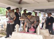 Polres Bondowoso Ziarah ke TMP dan Makam Mantan Kapolri Sujipto Yudo Diarjo Dalam Rangka HUT Bhayangkara ke 78