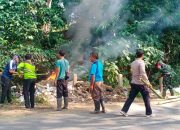 Babinsa Posramil Sumber Wringin  Himbau Warga Tidak Buang Sampah Sembarangan
