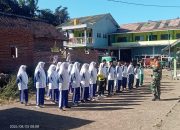 Tanamkan Bela Negara, Babinsa Posramil Jambesari Melatih PBB Siswa-siswi Mambaul Ulum 