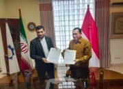 Ketum SMSI Firdaus Tandatangani MoU Bersama Konselor Kebudayaan Iran Ebrahimi