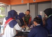 Babinsa Penambangan Dampingi Posyandu Vaksinasi Balita di Desa Penambangan