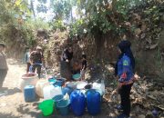 Peran Babinsa 0822/14 Bondowoso bersinergi dengan pemerintah mengatasi kesulitan Rakyat di Desa Botolinggo