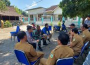 Aktif di Kantor Desa, Babinsa Koramil Prajekan Tingkatkan Kerjasama Dengan Perangkat Desa