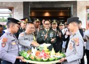 Sinergi TNI-Polri: Suprise Nasi Tumpeng Memperingati HUT TNI Ke-79 di Bondowoso