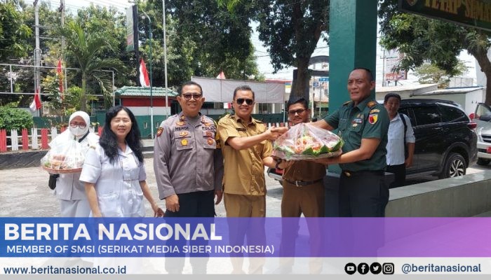 Meriahkan HUT Ke-79 TNI, Kapolsek dan Danramil Prajekan Bersatu dalam Kebersamaan