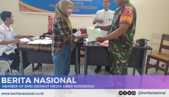 Babinsa Sumberjeruk Serahkan Sertifikat Tanah Warga, Tingkatkan Kepastian Hukum atas Kepemilikan Tanah