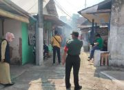 Bersama Petugas Puskesmas Babinsa 0822 Cegah Penyebaran Nyamuk Melalui Voging