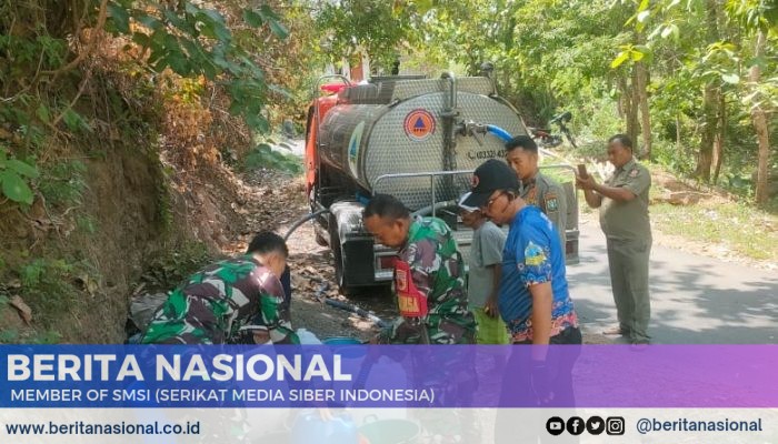 Babinsa Kodim 0822 Pendampingan dan Pendropingan Air Bersih untuk Warga Desa Botolinggo Bondowoso