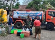 Babinsa Sertu Johari igap: Droping Air Bersih ntuk Warga Klekean