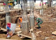 Babinsa 0822/07 Maesan Bondowoso Sertu Yandi Gunawan Bantu Warga Bangun Masjid Nurul Jadid