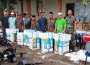 Babinsa Kawal Penyerahan Hand Sprayer Otomatis untuk Petani Bondowoso