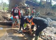 Babinsa Berperan Aktif dalam Tanggap Darurat Bencana di Tlogosari Bondowoso 