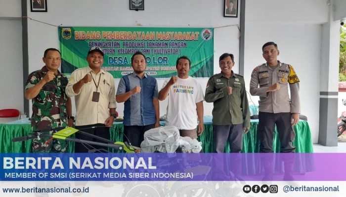 Babinsa Dampingi Pembagian Bantuan Alat Pertanian Kultivator kepada Kelompok Tani Desa Sucolor Kabupaten Bondowoso
