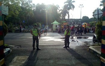 Peran Aktif Babinsa dalam Menjaga Keamanan CFD Alun-alun Kironggo Bondowoso