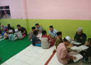 Satgas TMMD ke 123 Kopasgat TNI AU Dan Babinsa Kodim 0822 Ajak Anak-Anak Desa Trotosari Mengaji Bersama