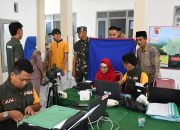 TMMD 123 Kodim 0822/Bondowoso Bersama Disdukcapil memberikan layanan kependudukan