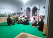 Ramadhan Tiba, Satgas TMMD Kodim 0822 Bondowoso Shalat Tarawih Bersama Warga