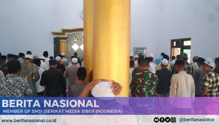 Satgas TMMD Ke-123 Bondowoso Menunaikan Shalat Jumat Bersama Warga