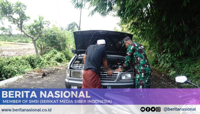 Aksi Heroik! Anggota Satgas TMMD Bondowoso Bantu Warga Perbaiki Mobil Mogok