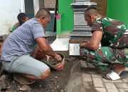 Satgas TMMD 123 Kodim 0822 Bondowoso Pembersihan Sisa Pembangunan Mushola di Tlogosari