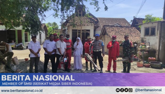 Babinsa Turun Tangan! Cegah DBD Lewat Fogging di Dusun Krajan Kab Bondowoso