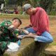 Sentuhan Kemanusiaan Tim Kesehatan Turut Beraksi di TMMD ke-124 Kodim 0422/LB