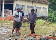 Wujudkan Lingkungan Aman, Satgas TMMD Kodim 0422/Lampung Barat Bangun Pos Kamling di Pekon Pemerihan