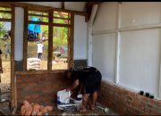 Perehaban RTLH Bapak Tarwono Capai 51 Persen, Satgas TMMD Ke-124 Kodim 0422/Lampung Barat Terus Kebut Pembangunan