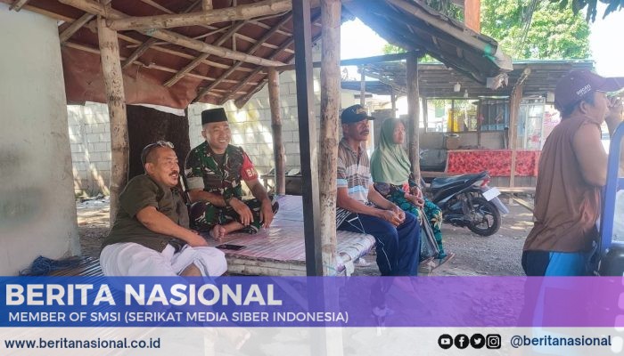 Babinsa Batu Salang Ajak Warga Ngopi Santai Bahas Keamanan Lingkungan