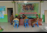 Obrolan Serius Tapi Santai, Babinsa Kajar Sambangi Balai Desa