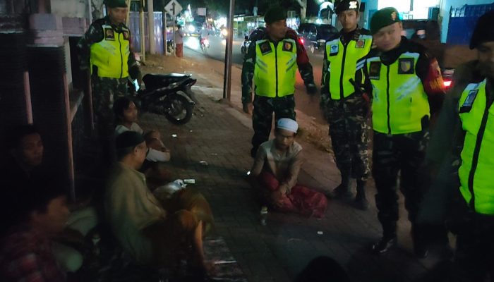 TNI, Satpol PP, Banser, dan Ansor Gelar Apel Gabungan serta Patroli Bersama di Prajekan Kab Bondowoso