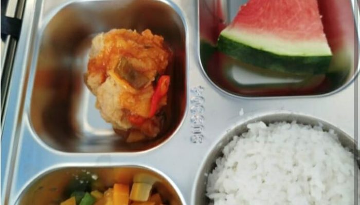 Sebanyak 581 Orang Siswa SMK N 2 Kota Pagaralam Terima Pertama Kali MBG (Makan Bergizi Gratis)