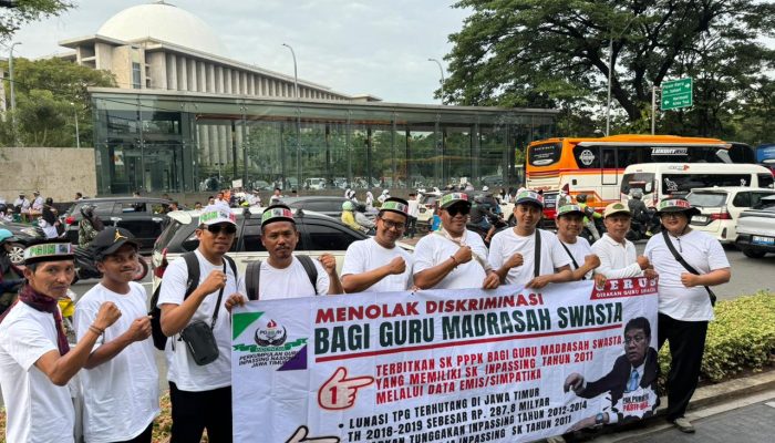 Perwakilan Guru Madrasah Lumajang Ikut Demo ke Jakarta