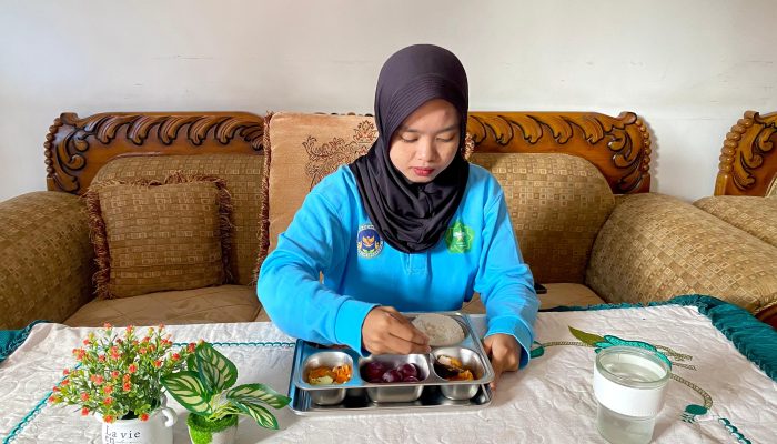 Program Gizi SPPG Al-Hidayah Berlanjut, Sajikan Lauk Ayam Bumbu Merah yang Dinanti Siswa Grujugan