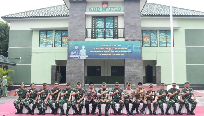 Pangdam IV/Diponegoro Melakukan Kunjungan di Makodim 0720 Rembang, Dilanjutkan Peninjauan ke Mako Yonif 888