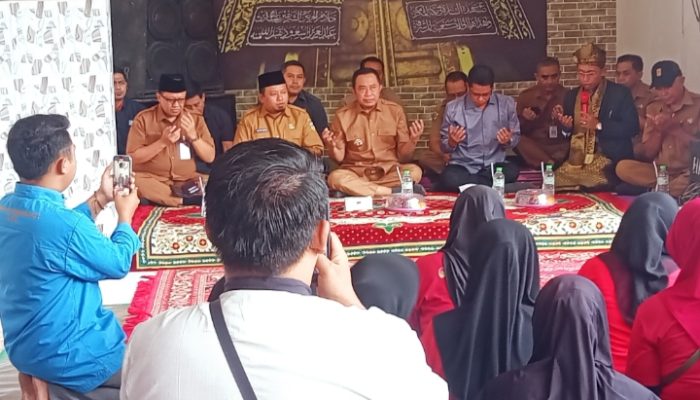 Pemkab Bondowoso Gelar Monev Penyaluran BLT DBHCHT Tahap II 2025 di Pabrik Rokok Dua Putri Ratu