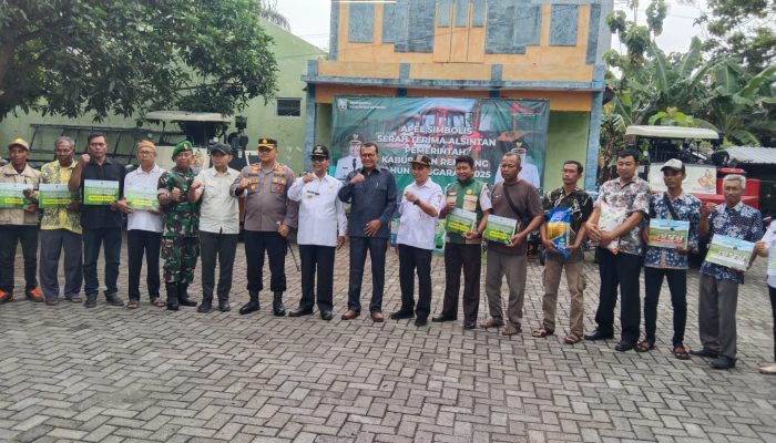 Di Akhir Tahun Dintanpan Rembang Membagikan Alsintan ke Kelompok Tani 