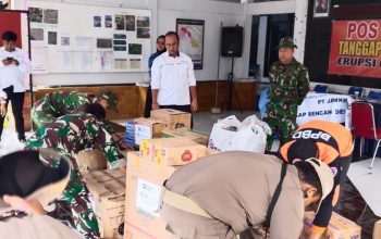 Tim Kodim 0821, Satpol PP, dan Relawan Turunkan Bantuan di Posko Terpadu Supiturang