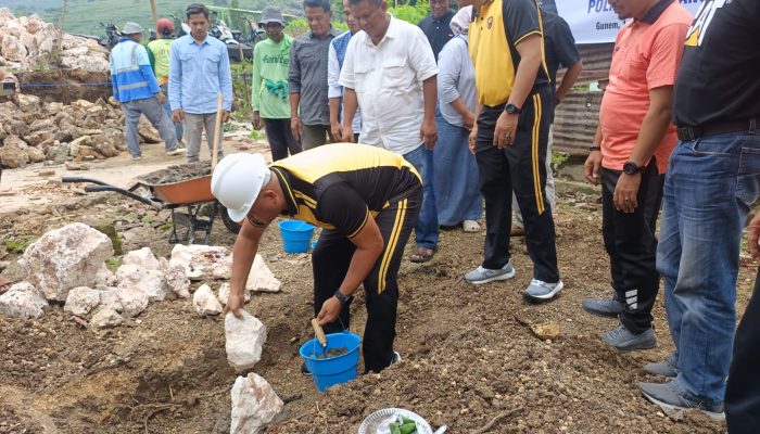 Pembangunan Pos Polisi Desa Tegaldowo di Awali Peletakan Batu oleh Kapolres Rembang